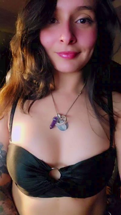 Roxannepiggy live cam on Cam4