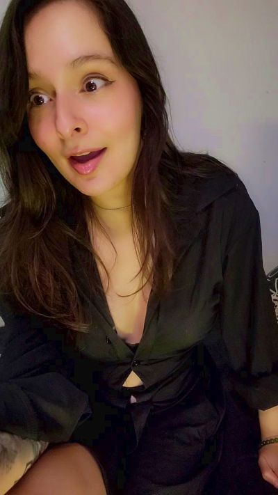 Roxannepiggy live cam on Cam4