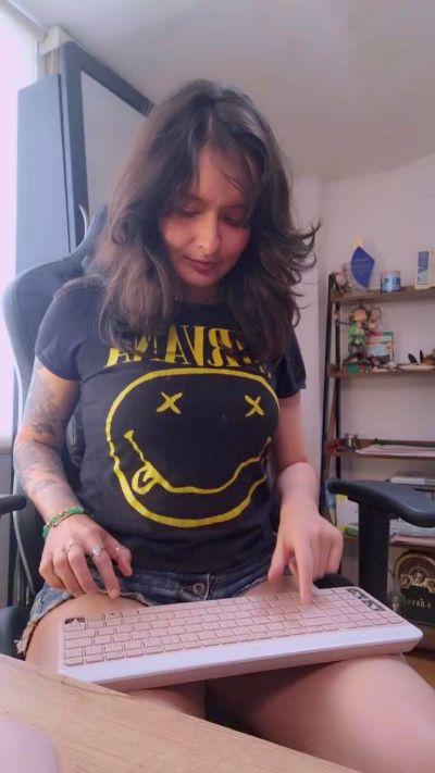 Roxannepiggy live cam on Cam4