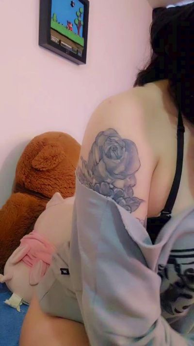 Roxannepiggy live cam on Cam4