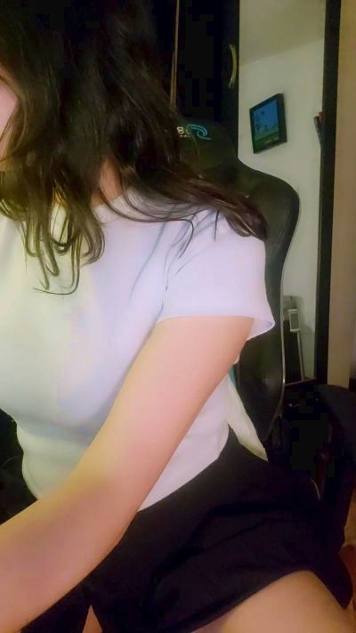 Roxannepiggy live cam on Cam4