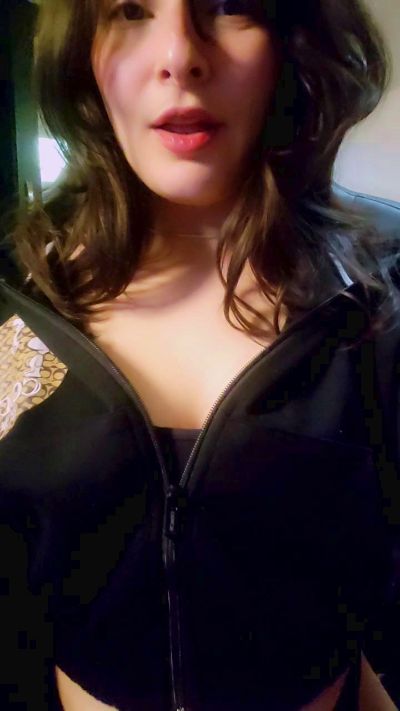 Roxannepiggy live cam on Cam4