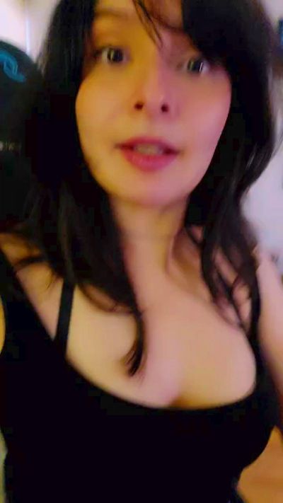 Roxannepiggy live cam on Cam4
