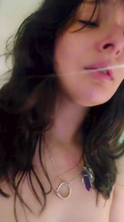 Roxannepiggy live cam on Cam4