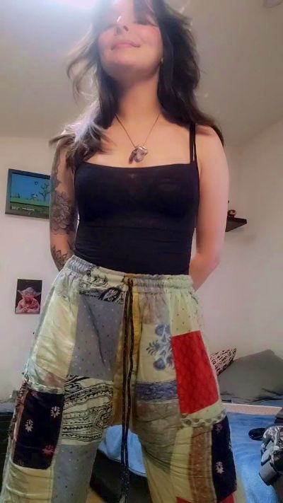 Roxannepiggy live cam on Cam4