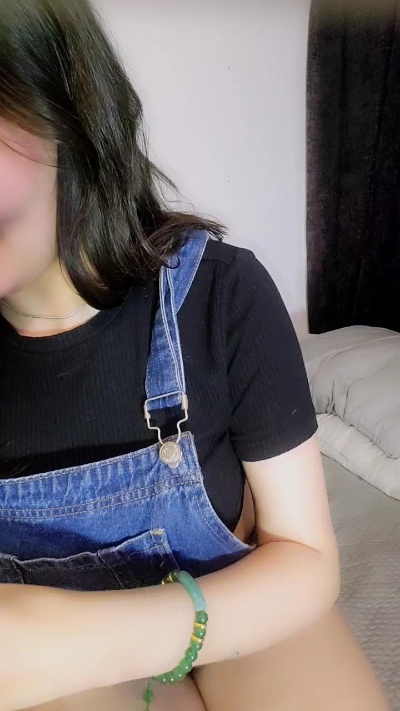 Roxannepiggy live cam on Cam4
