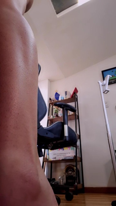 Roxannepiggy live cam on Cam4