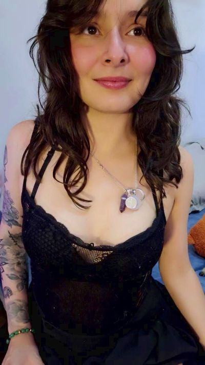 Roxannepiggy live cam on Cam4