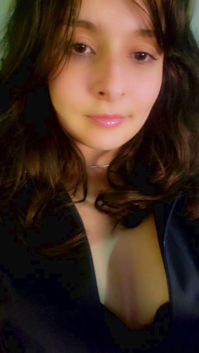 Roxannepiggy live cam on Cam4
