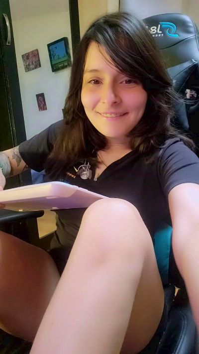 Roxannepiggy live cam on Cam4