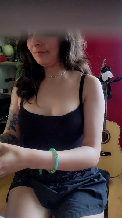 Roxannepiggy live cam on Cam4