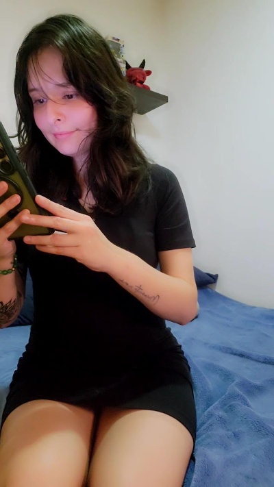Roxannepiggy live cam on Cam4