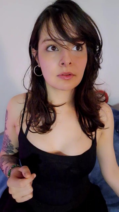 Roxannepiggy live cam on Cam4