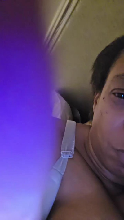 RoxieGA2026 live cam on Cam4