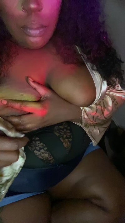 Live thumbnail of RoxxLavender