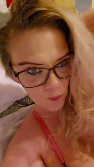 RoxyRampant86 live cam on Cam4