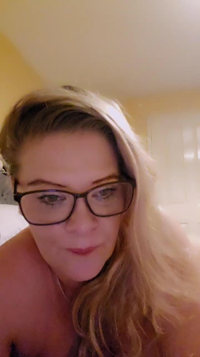 RoxyRampant86 live cam on Cam4