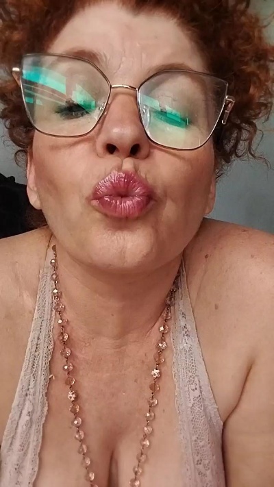Roxybykiss live cam on Cam4
