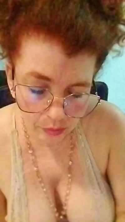 Roxybykiss live cam on Cam4