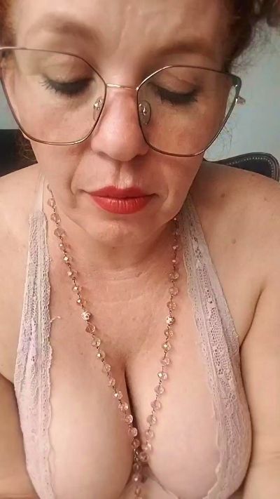 Roxybykiss live cam on Cam4