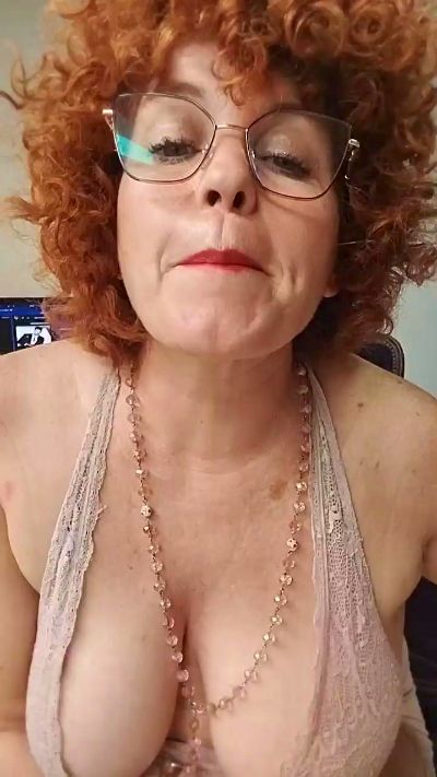 Roxybykiss live cam on Cam4