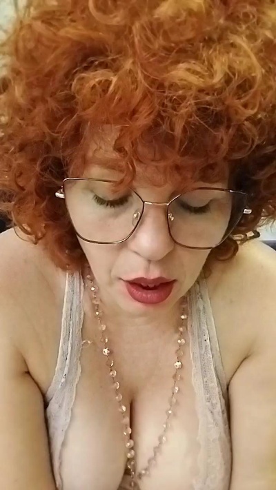 Roxybykiss live cam on Cam4