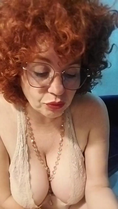 Roxybykiss live cam on Cam4