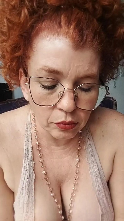 Roxybykiss live cam on Cam4