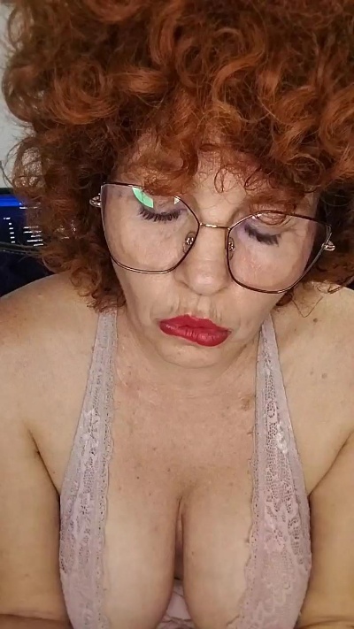 Roxybykiss live cam on Cam4