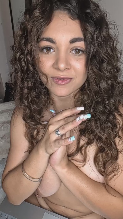 Roxynude live cam on Cam4