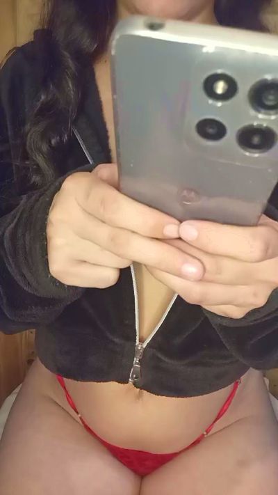 Roxyxx2 live cam on Cam4