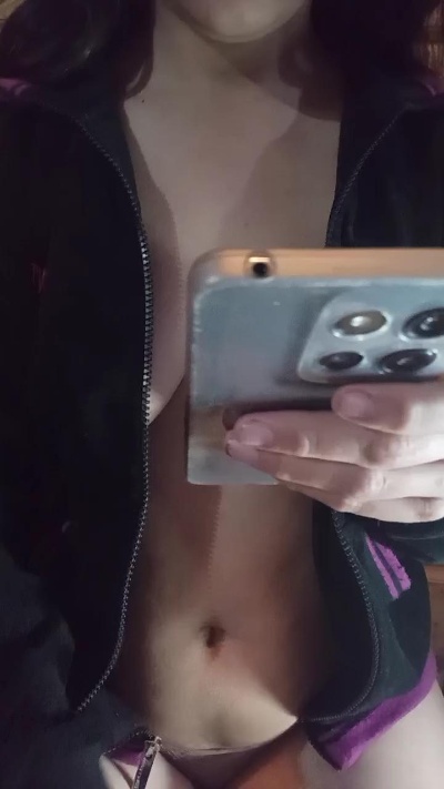 Roxyxx2 live cam on Cam4
