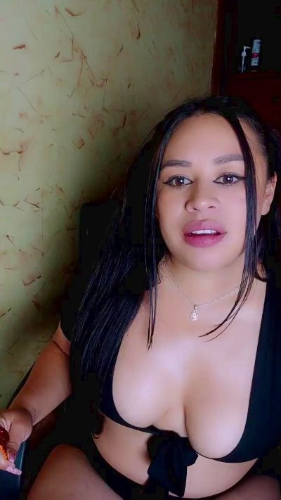 Rozane_Noire live cam on Cam4