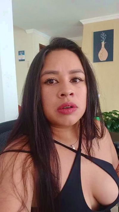 Rozane_Noire live cam on Cam4