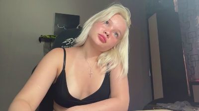 RozanneKillay live cam on Cam4