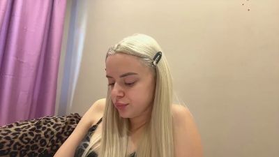 RozellaNuckles live cam on Cam4