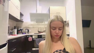 RozellaNuckles live cam on Cam4