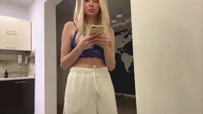 RozellaNuckles live cam on Cam4