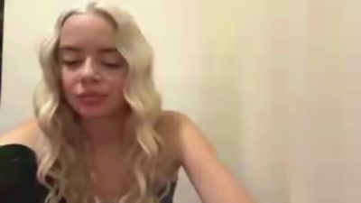 RozellaNuckles live cam on Cam4
