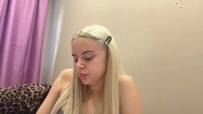 RozellaNuckles live cam on Cam4
