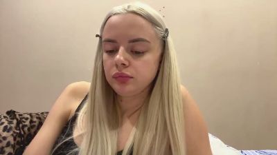 RozellaNuckles live cam on Cam4