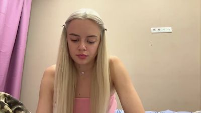 RozellaNuckles live cam on Cam4
