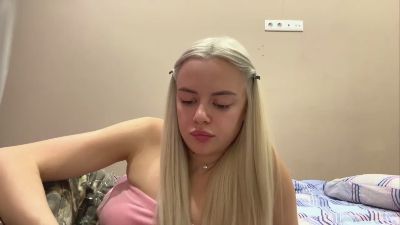 RozellaNuckles live cam on Cam4