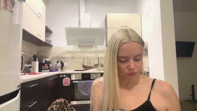 RozellaNuckles live cam on Cam4
