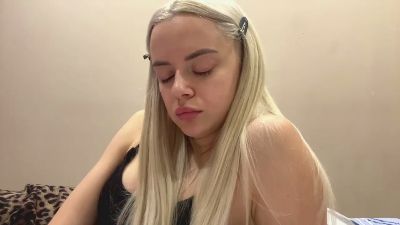 RozellaNuckles live cam on Cam4