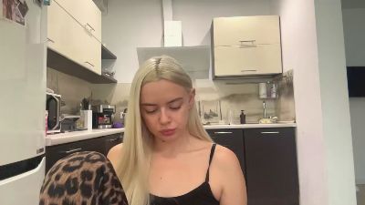 RozellaNuckles live cam on Cam4