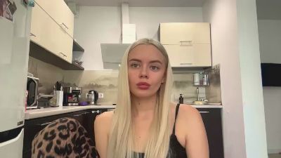 RozellaNuckles live cam on Cam4
