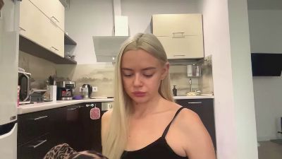 RozellaNuckles live cam on Cam4