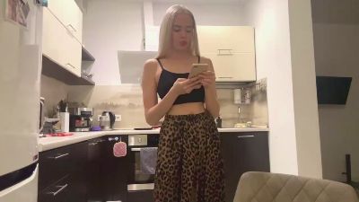 RozellaNuckles live cam on Cam4