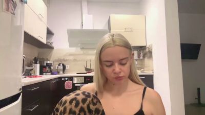 RozellaNuckles live cam on Cam4